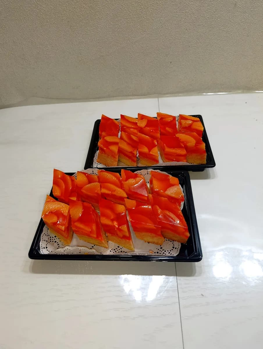 Пирог заливной с персиками